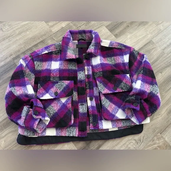 BLANKNYC BY THE FIREPLACE FELTED PLAID CROP SHACKET - Picture 2 of 8